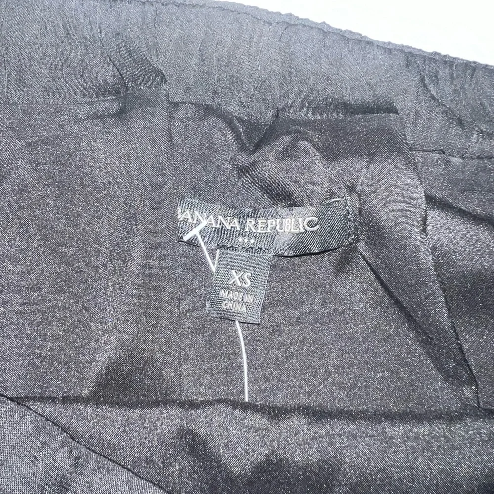 Banana Republic Off the Shoulder Satin Top Size XS - Picture 3 of 5